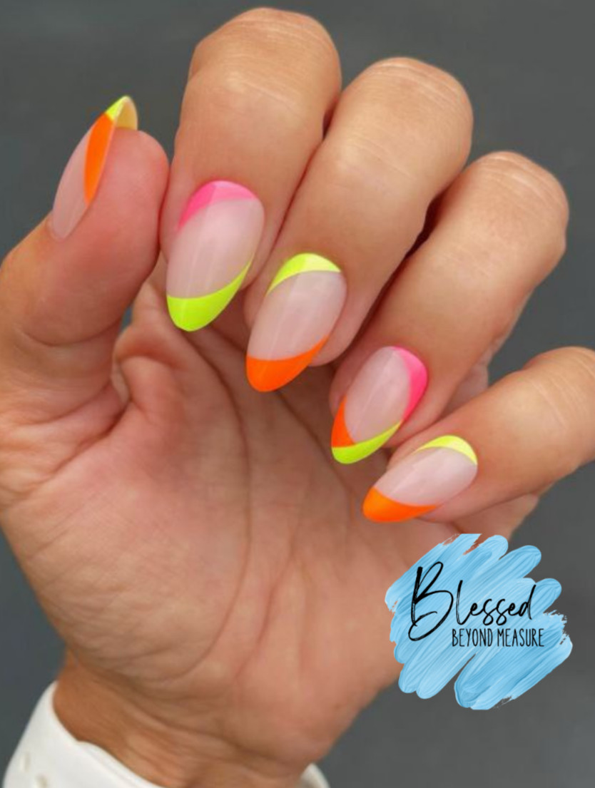 Red Aspen Press On Nails~ Sunset Days, Regan~ Nail Dashes~Almond ~Medium ~Shiny