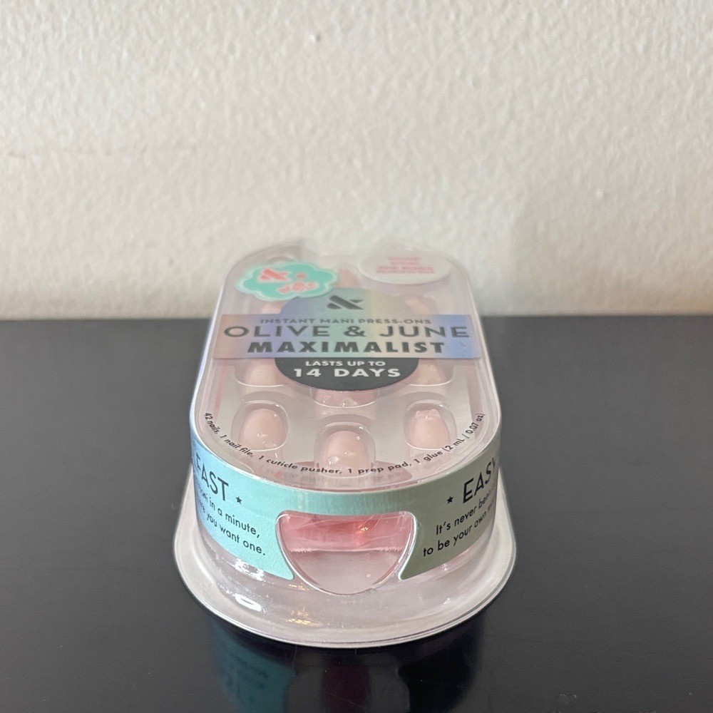 Olive & June Maximalist Instant Mani Press-On Nails – Pink Bubble Pearlescent