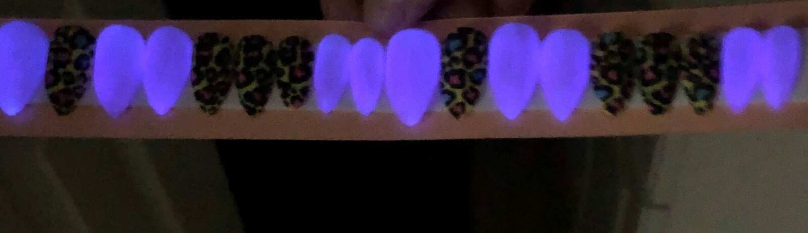 Halloween Nails, Pink Leopard, glow in the dark – (Set of 18 sizes 0-8) Short Al