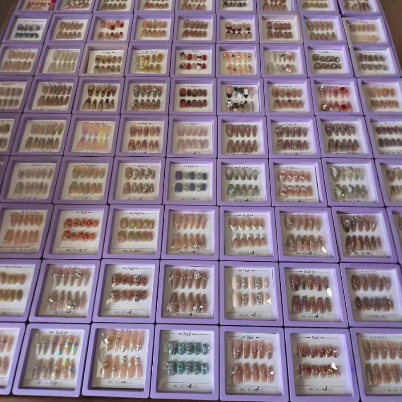 20 Pieces of Mixed Color Random Square Patch Nail Set, Reusable Fake Nails