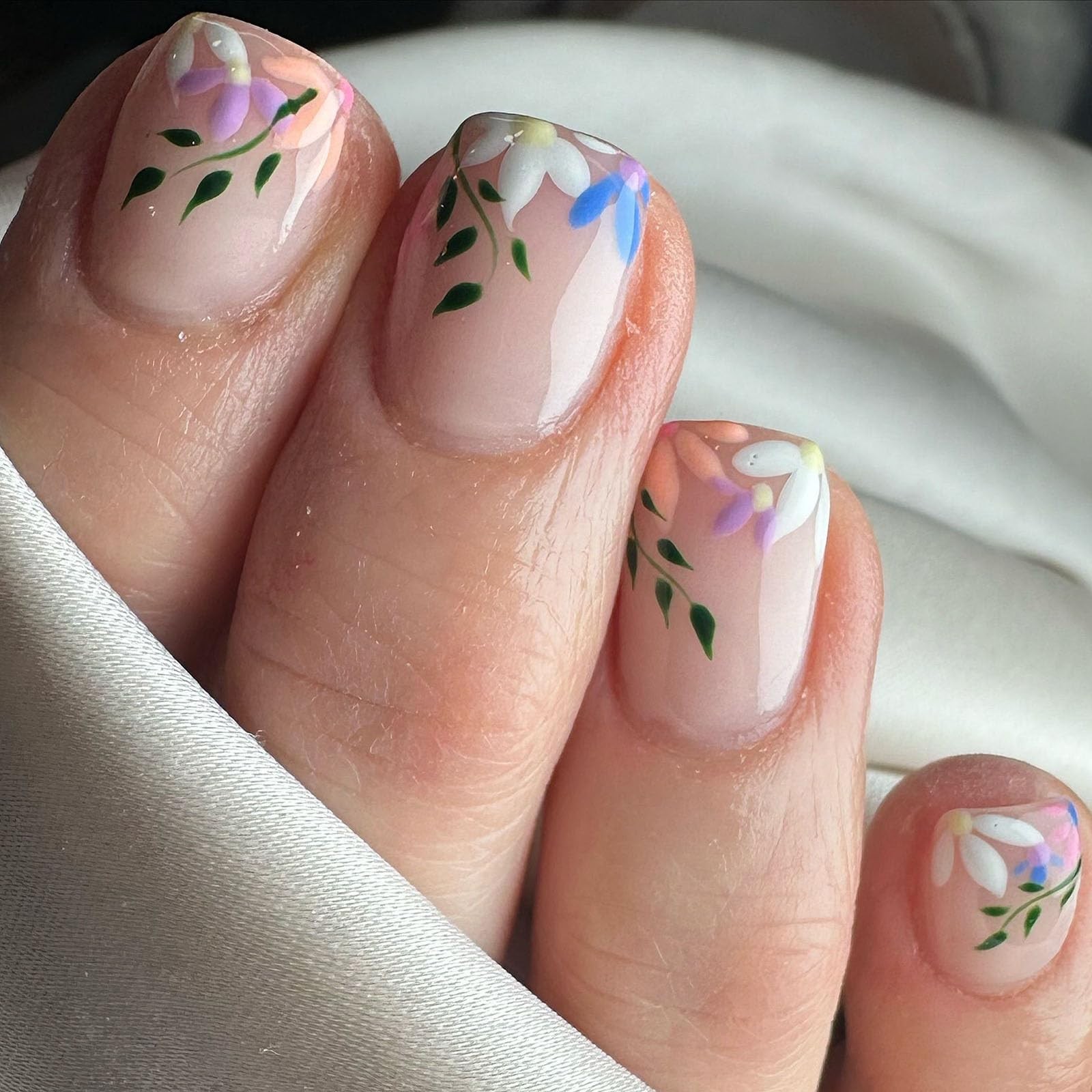 Press on Nails Short Square Fake Nails Nude Full Cover White Purple Blue Flow…