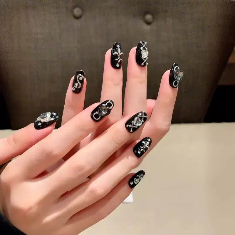 Exquisite Black Heart-Shaped Diamond Decoration Press-on Nails Gothic