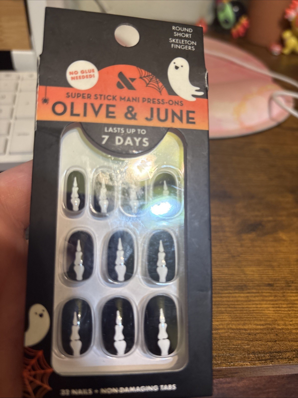 Olive & June Super Stick Mani Press-On Nails 32 Short Round Skeleton Fingers