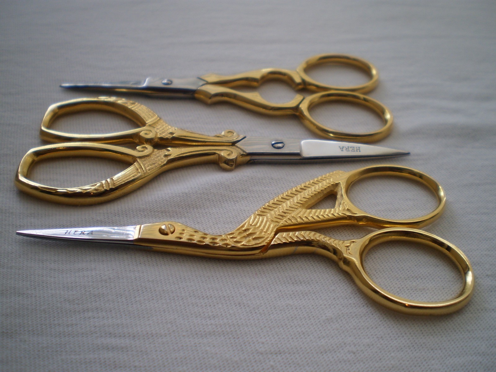 3 PCS SEAGULL & EMBROIDERY FANCY SCISSORS SIZE 3.5“ GOLD PLATED