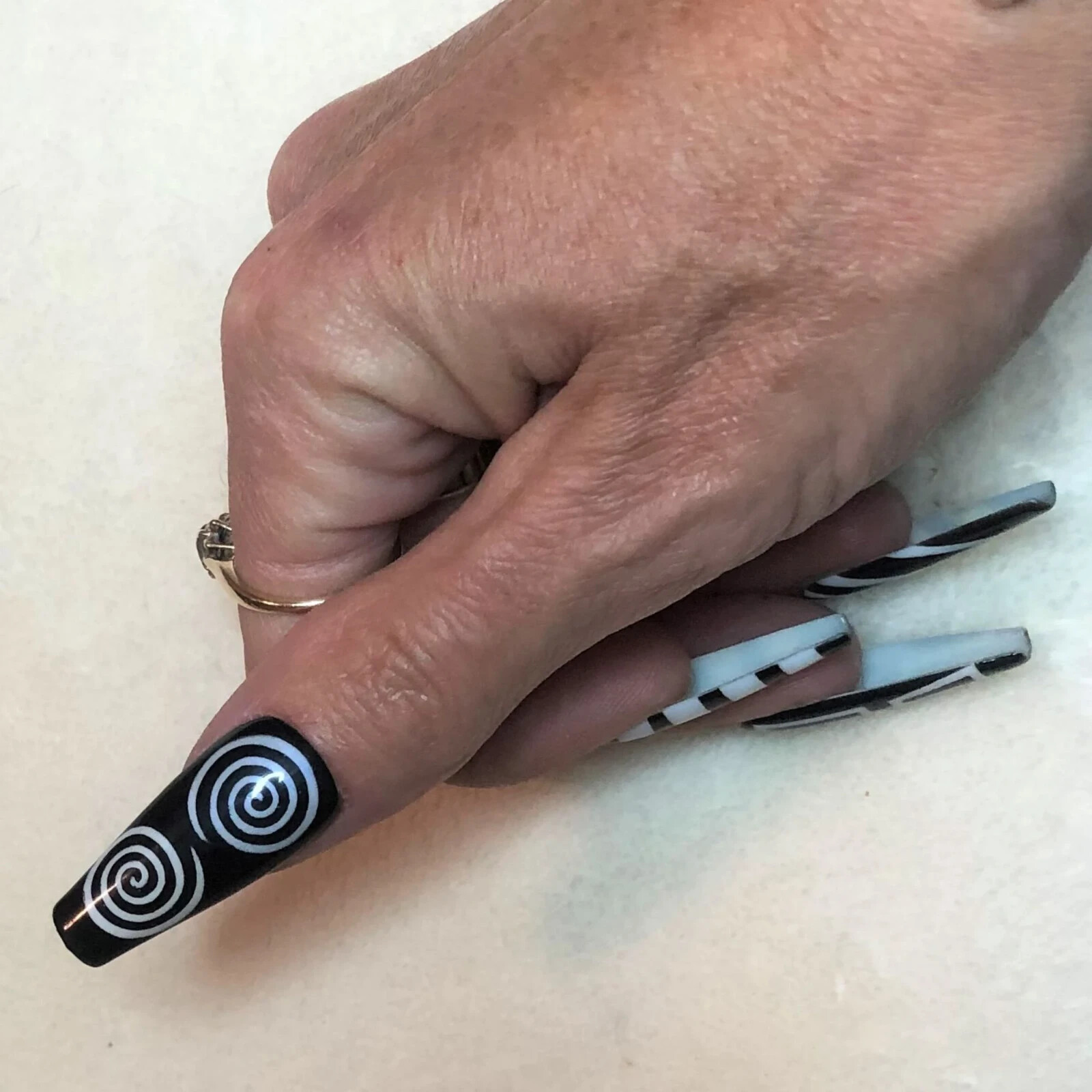 Airbrushed Optical Illusion Press-On Nail Set – Ex-Long Ballerina (Size 0-8)