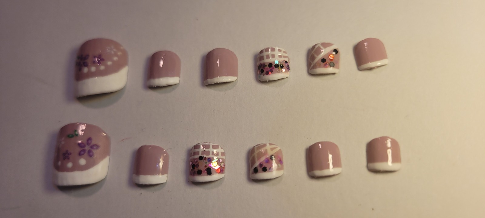 Kawaii Presson Nails Toe| Cover: Lyla, french white| Size Medium 12 pcs *non Gel