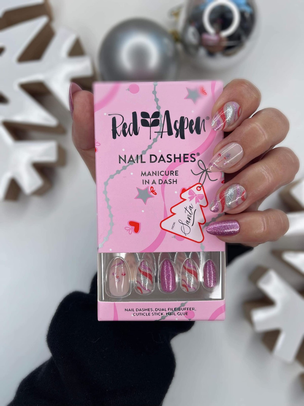 Red Aspen Press On Nails- Light The Tree, Lena- Christmas -Medium- Almond