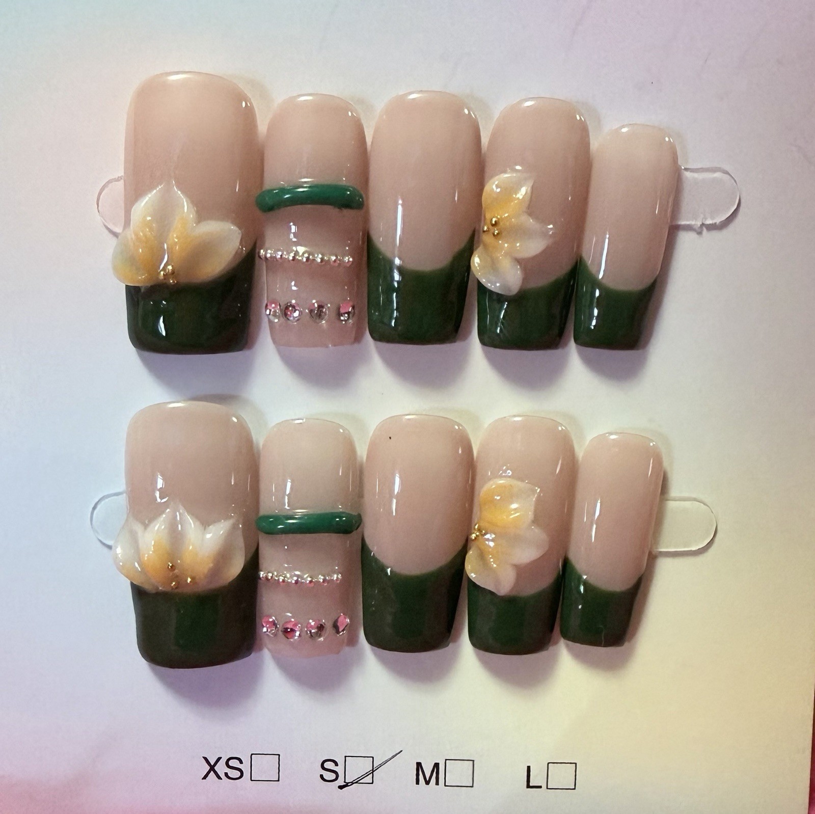 Beige/Green/White 3D Flower Square Press-On Nails, Short, Shiny size small