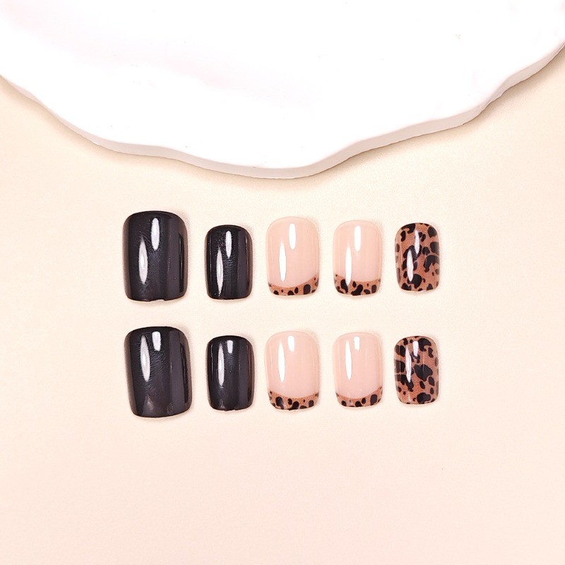 48Pcs-Classic Black Leopard Press on Nails Glossy Short Square Nail Art Set
