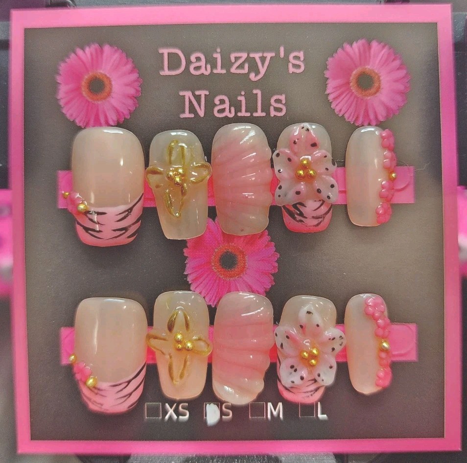 Small Size Pink Strip 3D Flower Press-on Nail Set Handmade Squoval 2.0 Cm Length