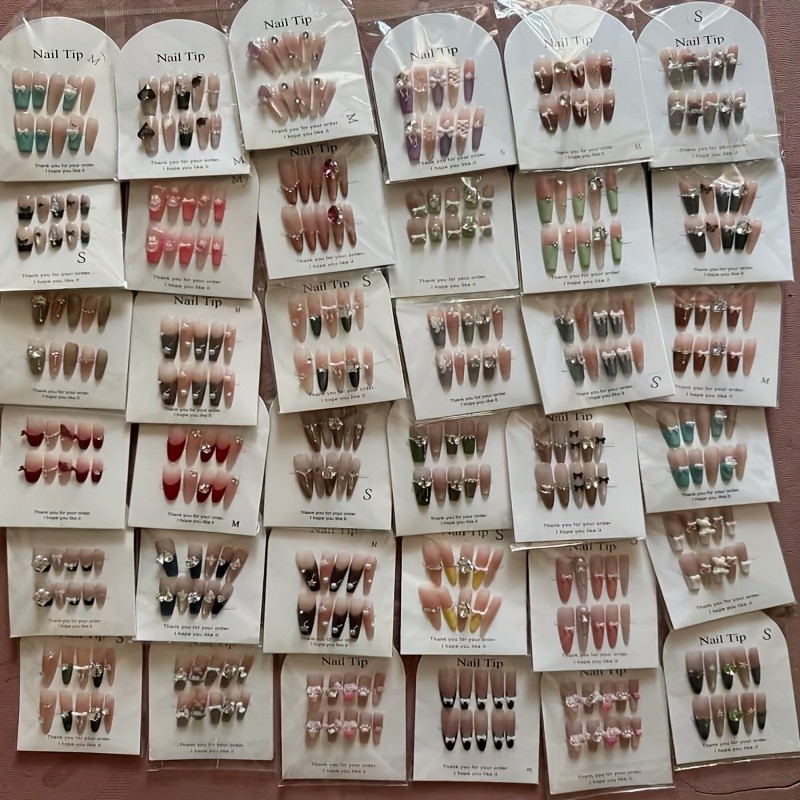 50 Pieces (5 Sets) Handmade Wearable Random Manual Pressing Fake Nail Set