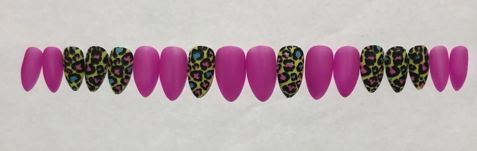 Pink Leopard, glow in the dark – Press on nail set- Size 0-8