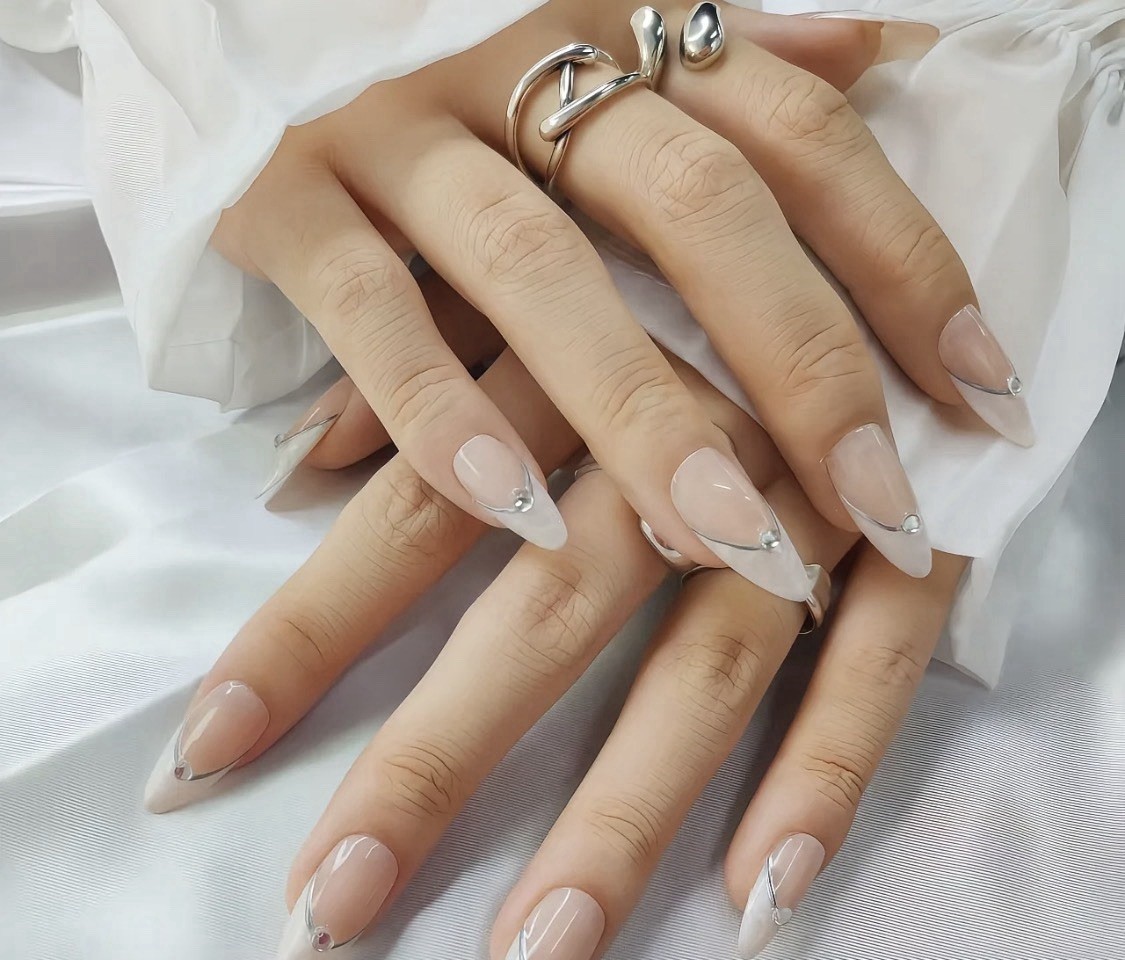 QINSINGE French Ballet Press-On Nails