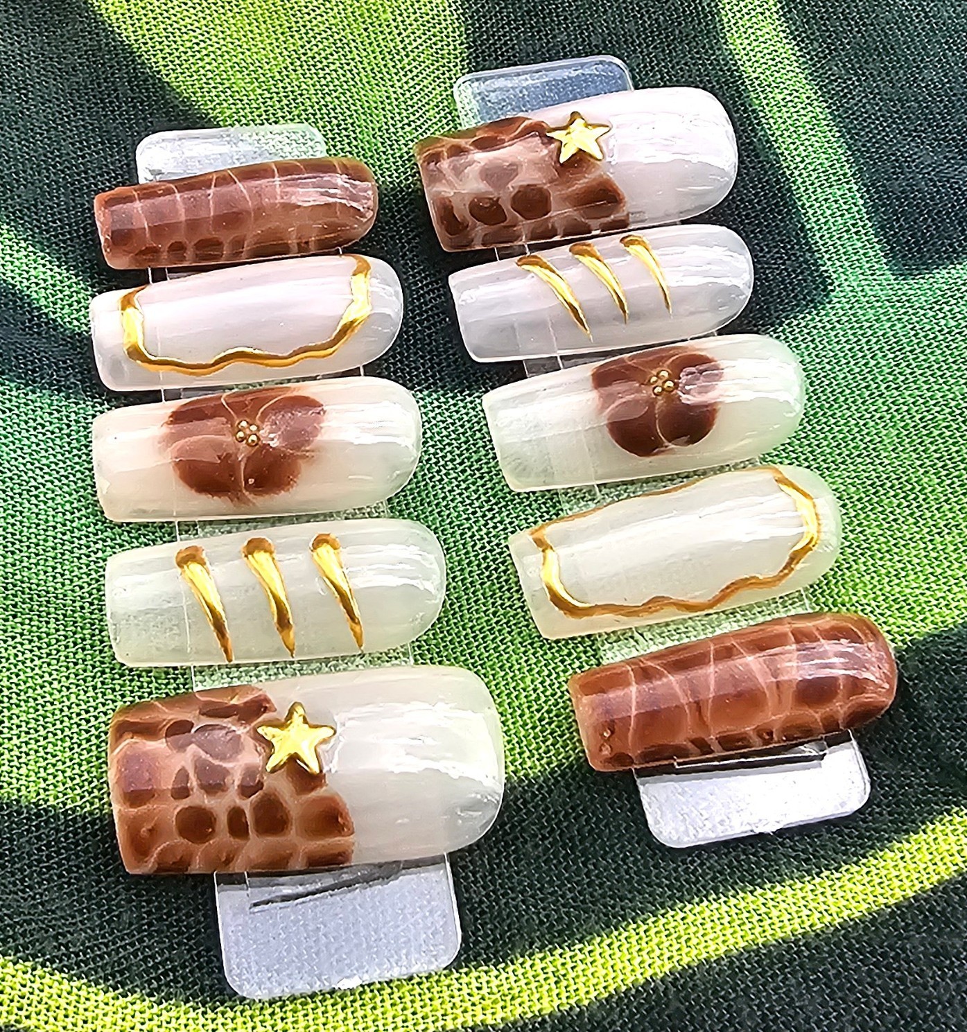 Press-On Nail Set #58: Blooming Brown & Gold