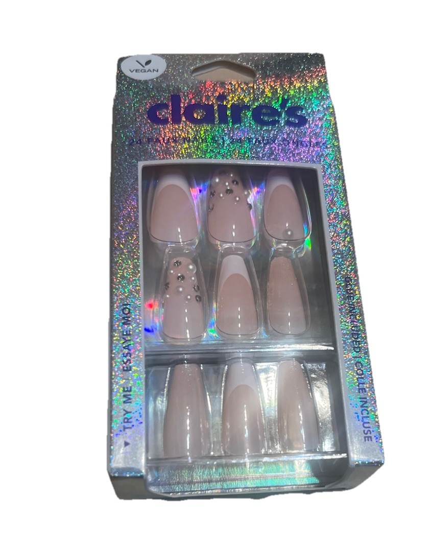 Claire’s 24 Faux Glue On Nails ,French Tip 💋💄💓💋💄