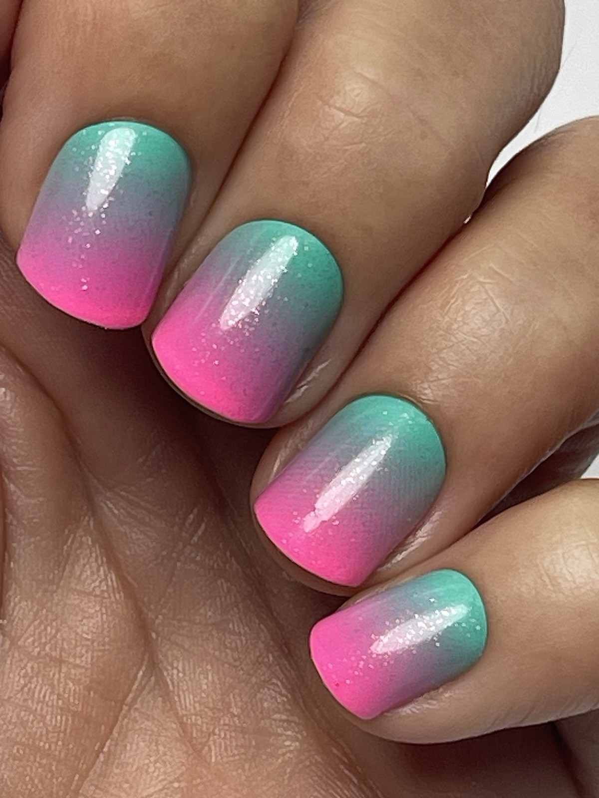 Red Aspen Press-On Nails Nail Dashes Short Square Ombre Pink Green Shimmer