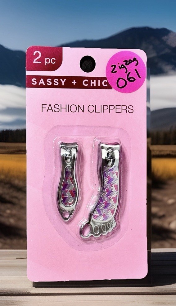 NAIL CLIPPERS Sassy + Chic (2 pcs) Rainbow Hearts Foot Shaped BRAND NEW