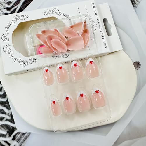 Valentine’s Day Press on Nails Short Almond Heart Fake style30-red heart almond