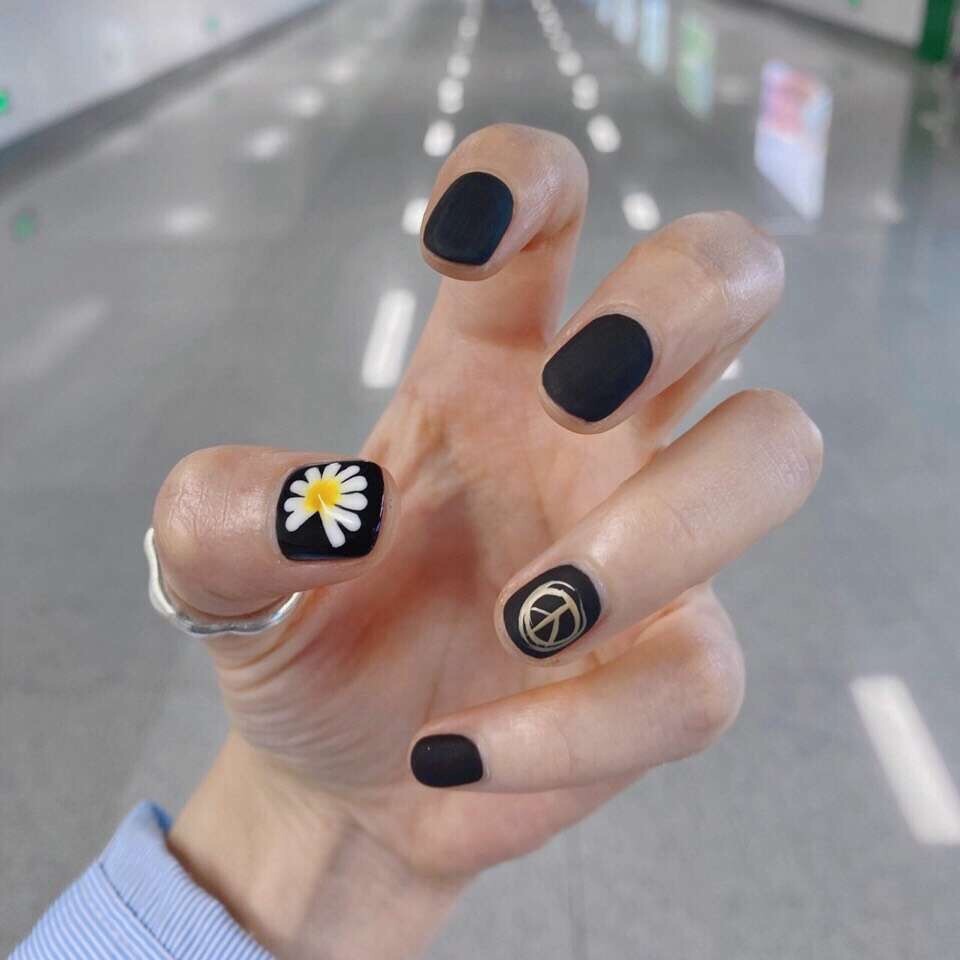 Flower Nails Red Daisy Fake Nails Finished Nail Art Detachable Nail Stickers