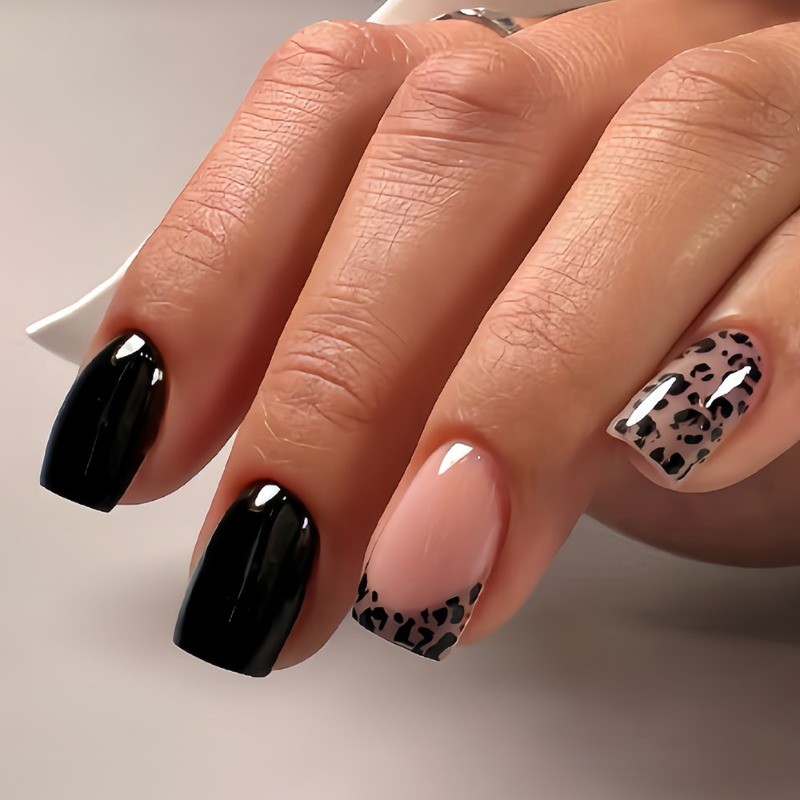 48Pcs-Classic Black Leopard Press on Nails Glossy Short Square Nail Art Set