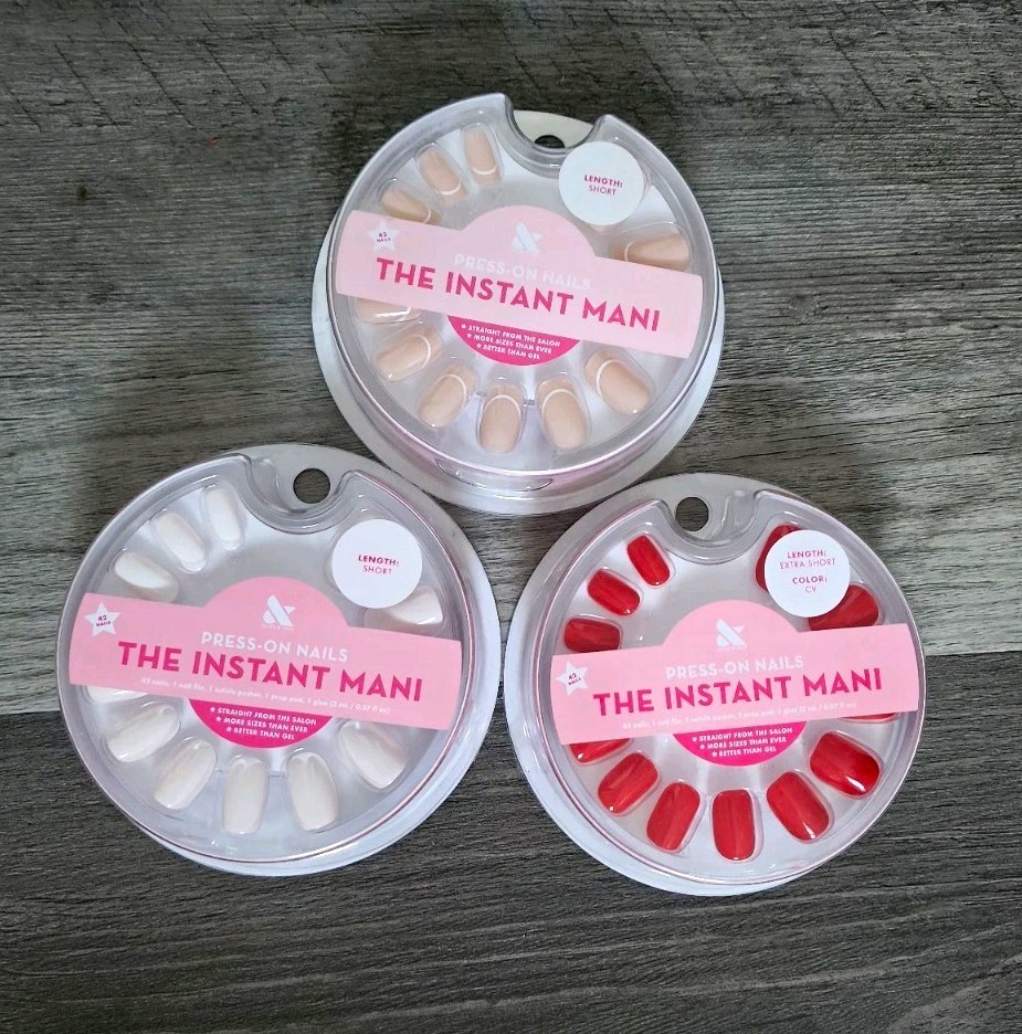 The Instant Mani Press-On Nails Short Red White Nude Shiny Pre-Designed