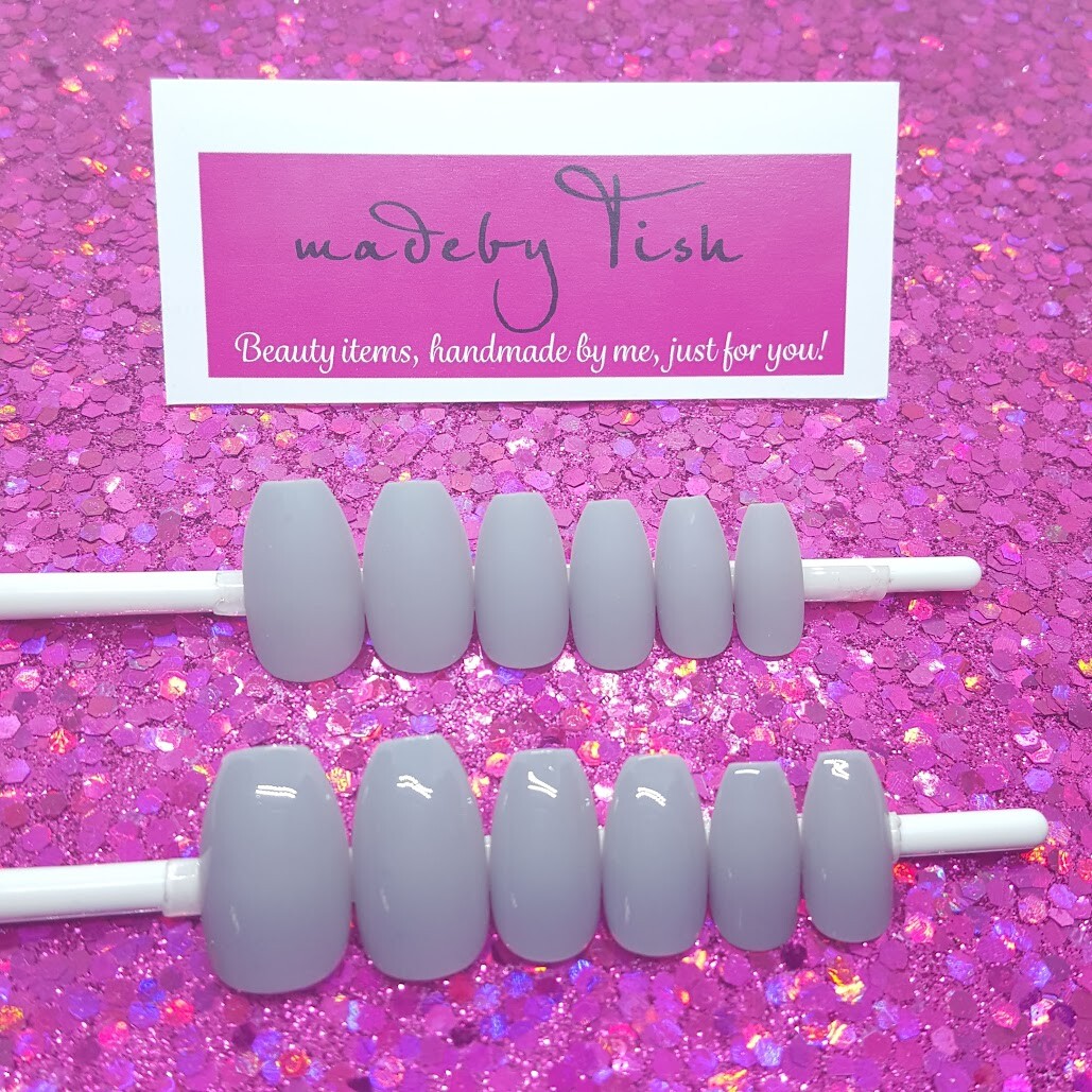 Ready To Wear – Steel A Fan | Light Gray | Coffin or Stiletto Nail Set Press Ons