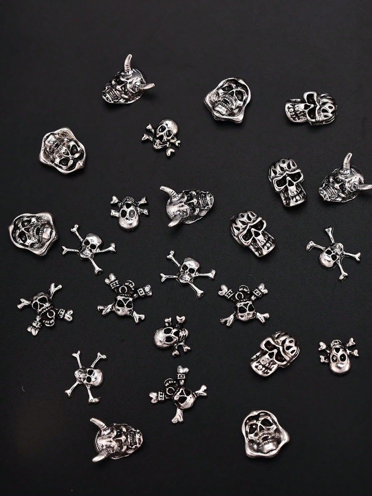 24pcs/Set Dark Skull Shaped Alloy 3d Nail Art Decoration Accessories