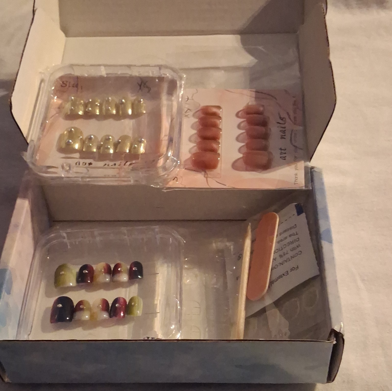 Press-On Nails Set & Kit, Multicolor Shiny Pre-Designed Short Oval Gift