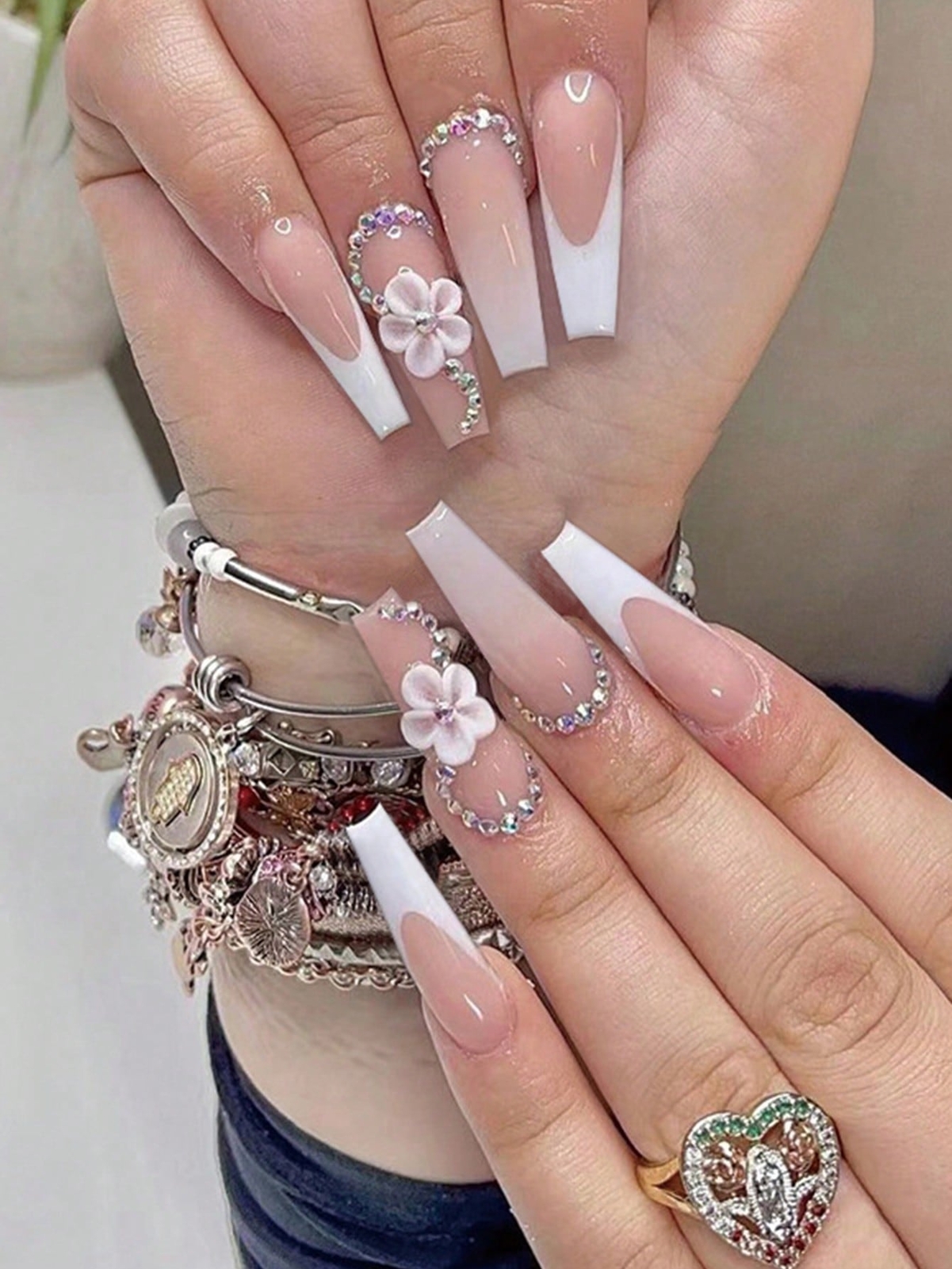 24pcs Long Coffin White French Ombre Rhinestone Flower Fake Nail Press On Nails