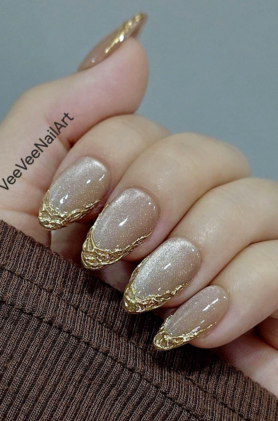 VeeVeeNailArt Beige/Gold Catseye 3D French Short Almond Full Cover Press-On
