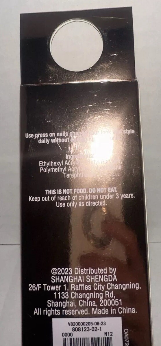 Shanghai Shengda Silver Shinny Press On Nails. Set Of 10 Nails. New In Box.