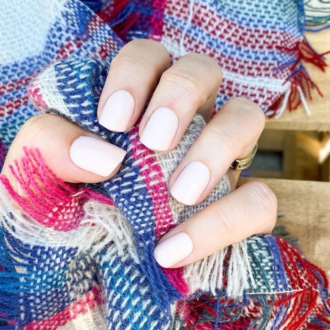 Red Aspen Press On Nail Short Square Shiny Nude Winnie’s In White Sands 👡