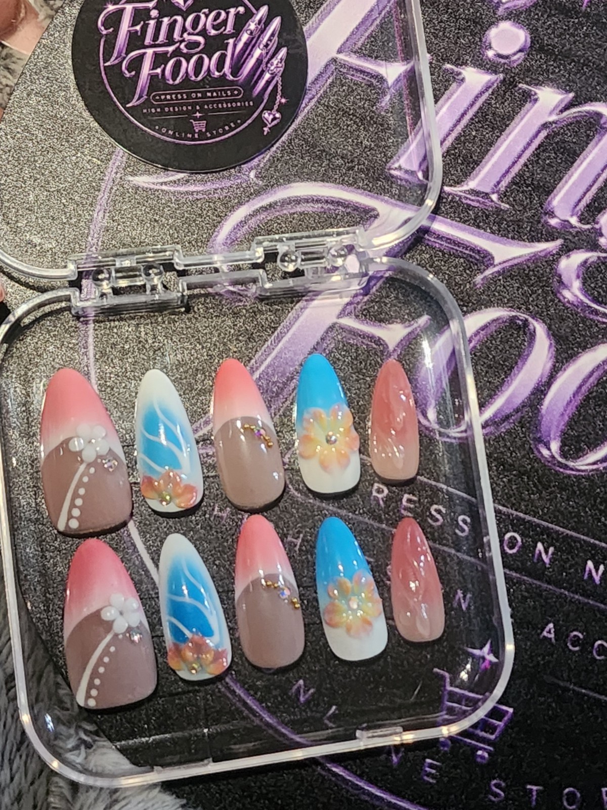 Almond Press On Nails Short/Medium Length Teal With Gold Accents And Prep Kit