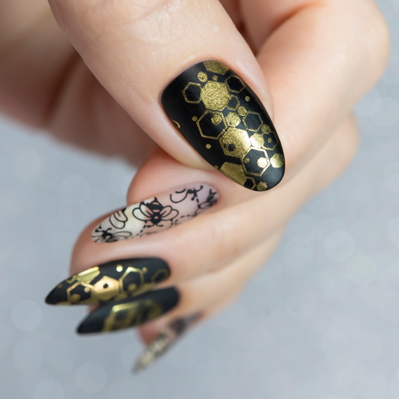 B075 Somewhere in Bee-tween Stamping Plate For Stamped Nail Art Design