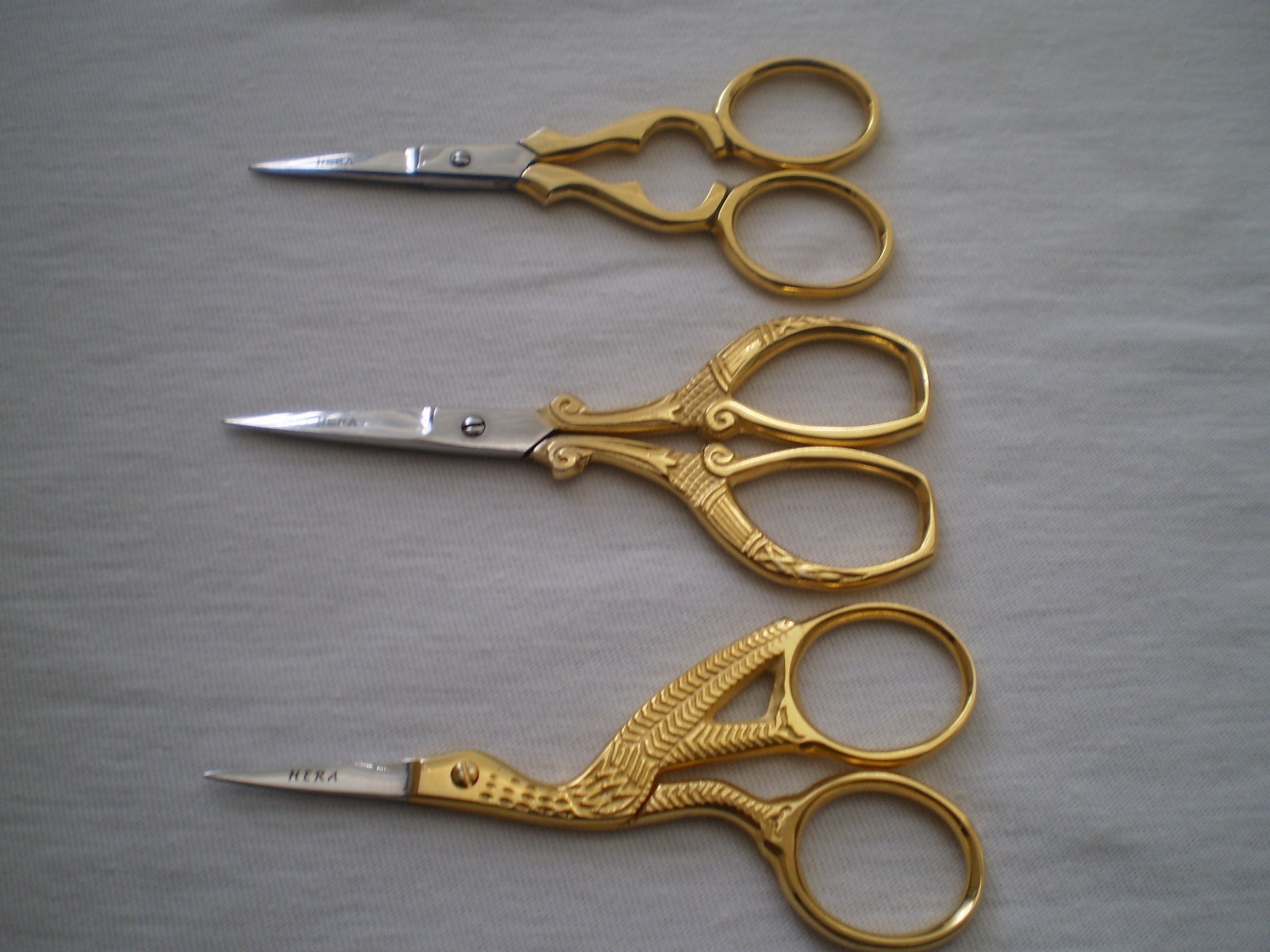 3 PCS SEAGULL & EMBROIDERY FANCY SCISSORS SIZE 3.5“ GOLD PLATED