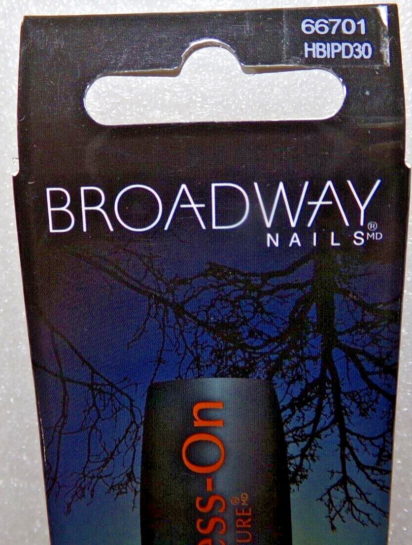Broadway NAILS PRESS ON Medium – Black Halloween Jack-O-Lantern Glow in Dark