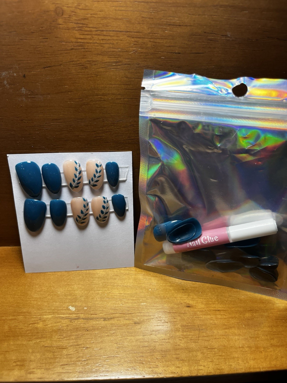 Oval Medium Plastic Press-On Nails Blue & Beige Leaves