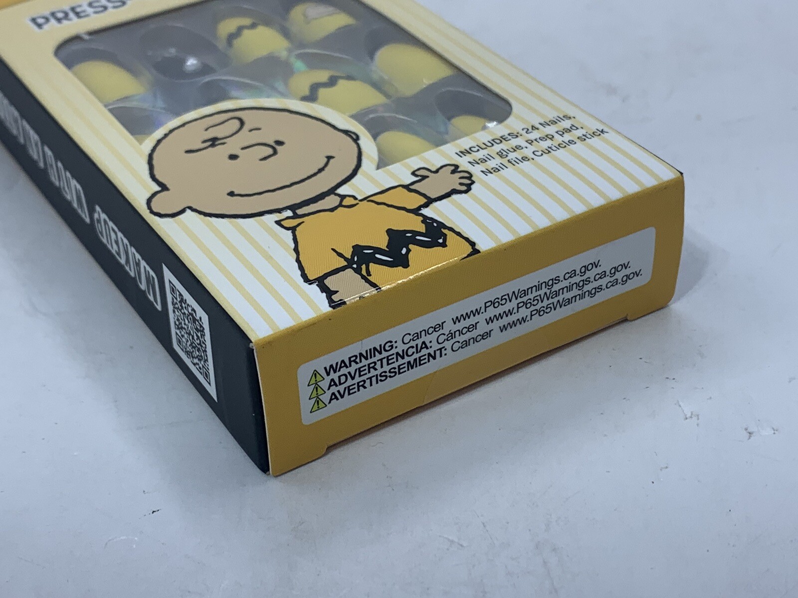 BRAND NEW – Peanuts Charlie Brown Press-On Nail Kit by Rude Cosmetics