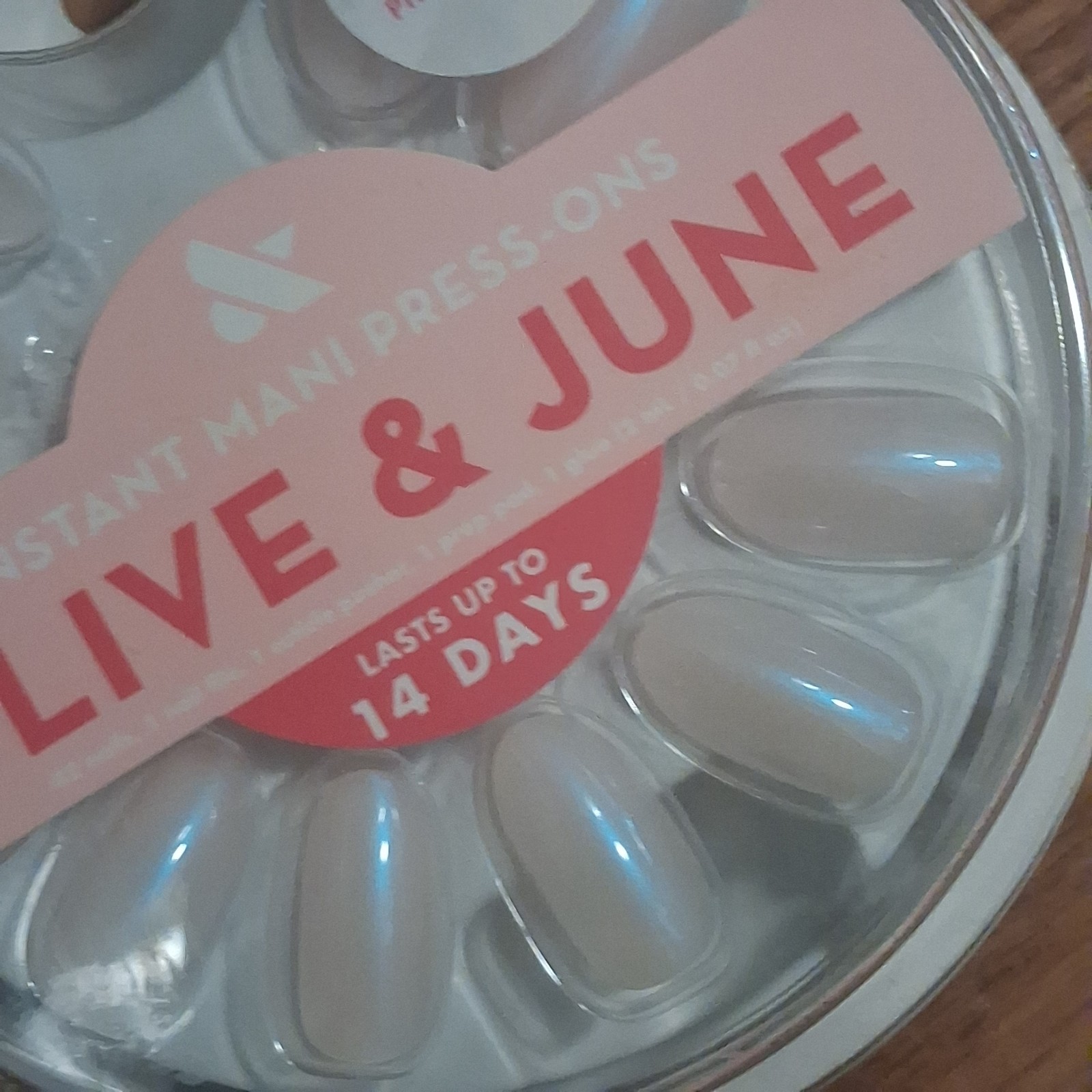 Olive & June Instant Mani Press-On Nails ~ 42PCS Oval Medium Pink Goldfish