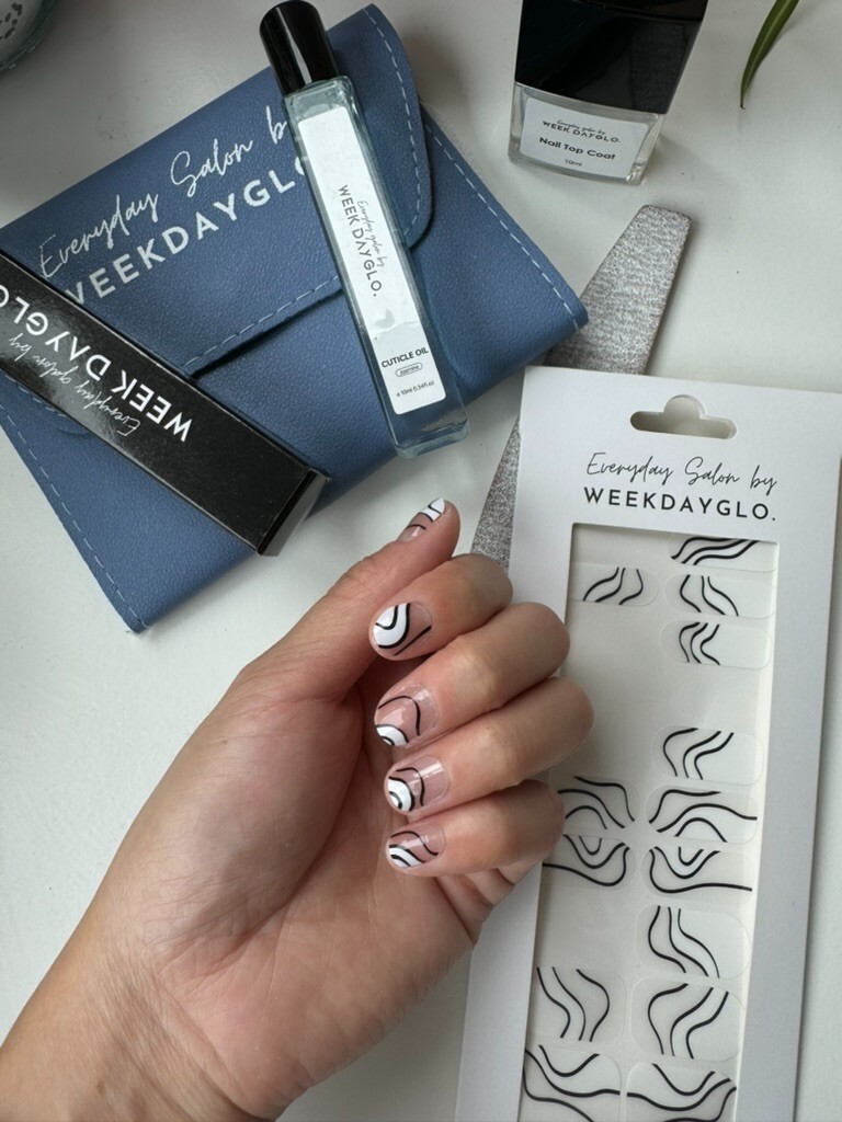 Selfadhesive nail stickers nail polish full wraps-elegant designs- black linings