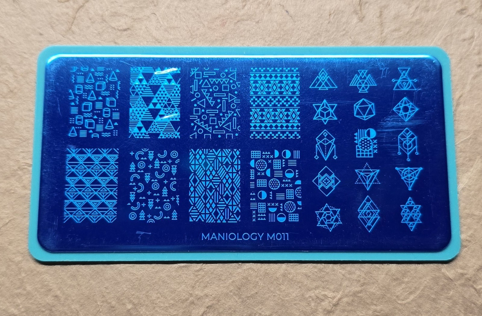 Maniology M011 80s Vintage Retro Crystal Sprinkle Pattern Shape Nail Stamp Plate