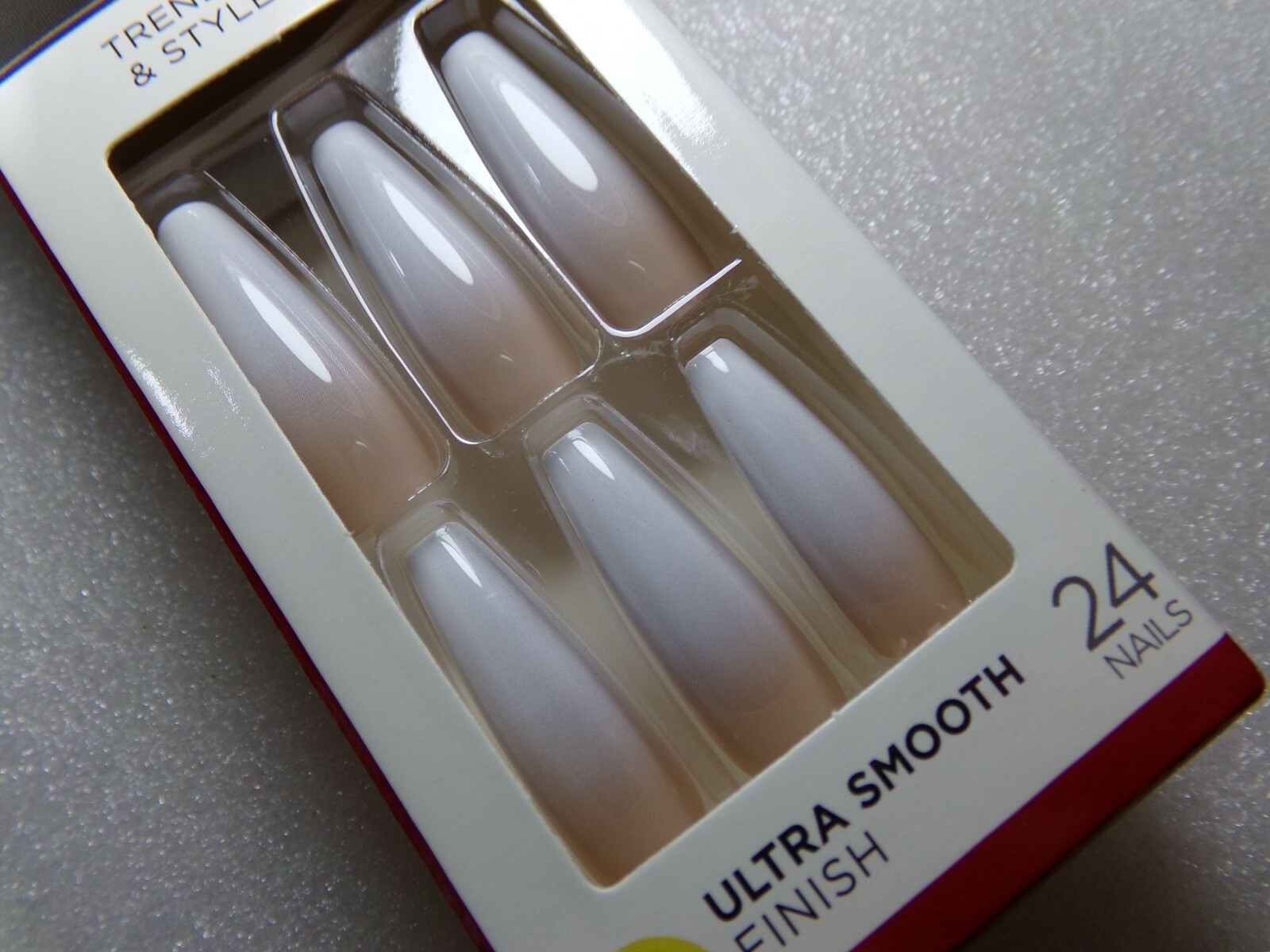 KISS NAILS GLUE ON EXTRA LONG- Ultra Smooth Tan & White Ombre Sculpted