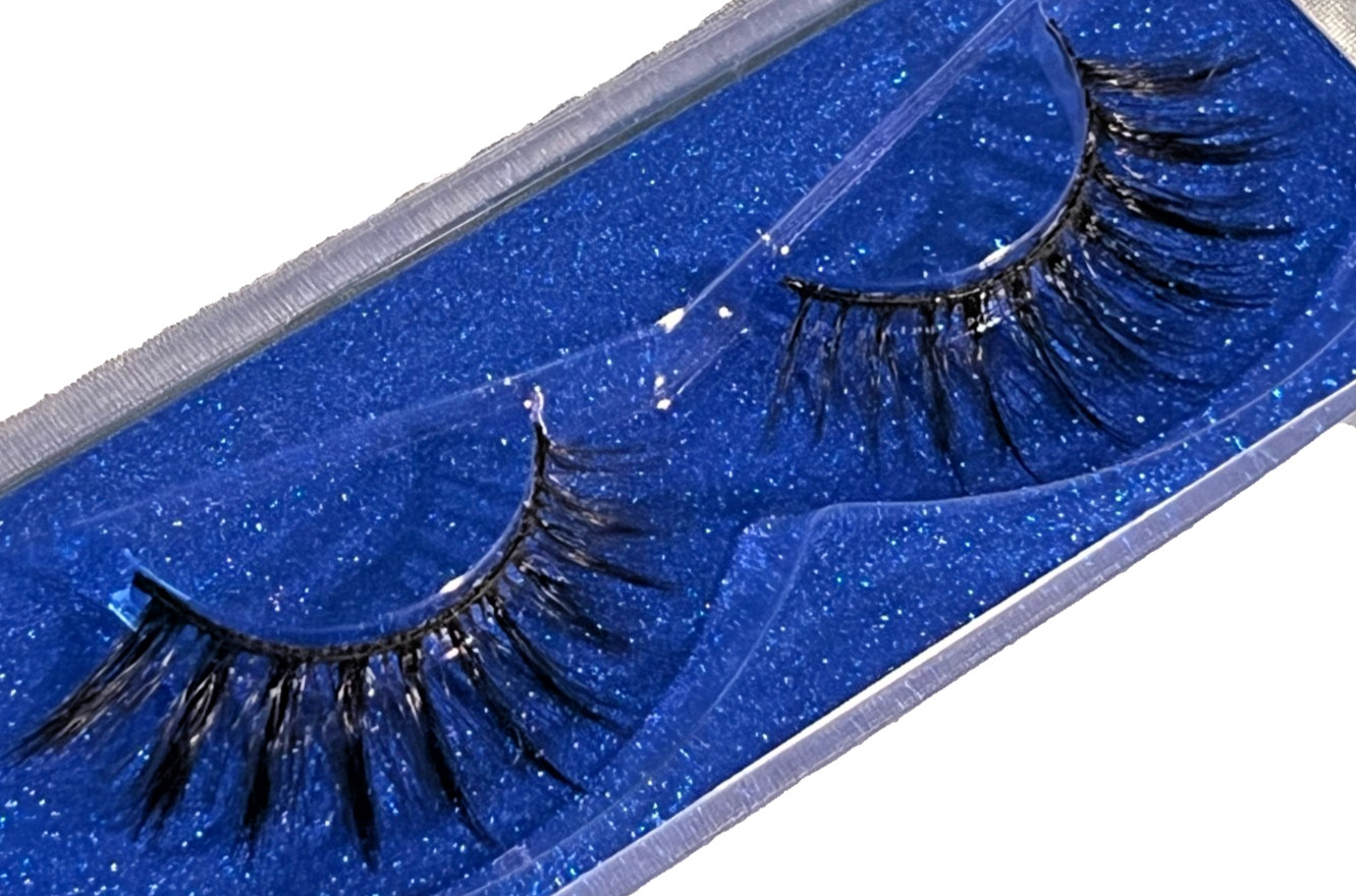 ❤️ Crimson Velvet Beauty Gift Box – Ruby Cat-Eye Glam ❤️