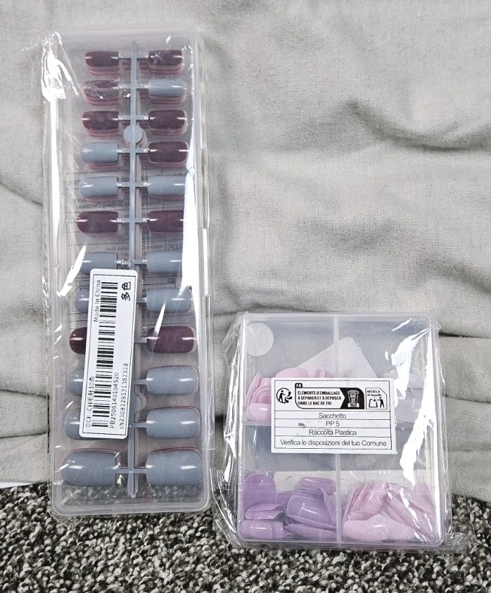 Assortment Press-On-Nails Nails various Colors (2 Packs Approx 144 Nails.)