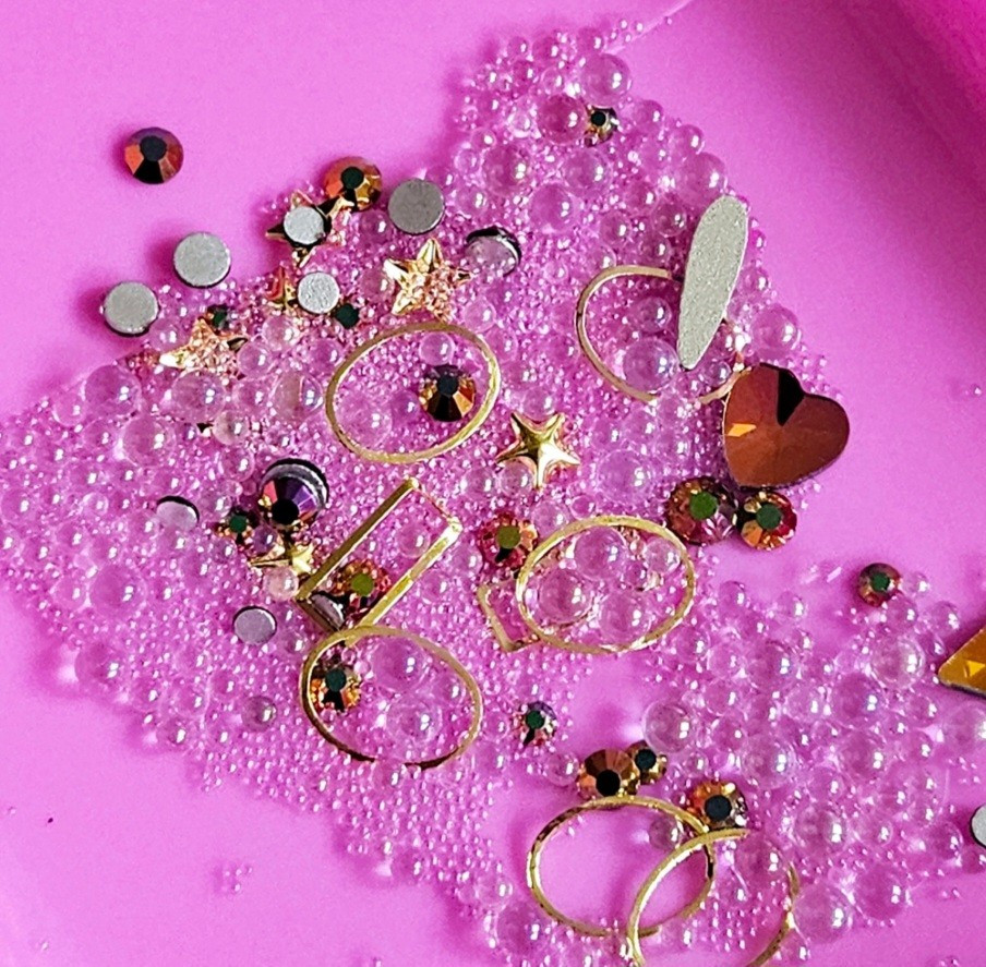 NWT NAIL ART DESIGN GEMS, BEADS & FINDINGS MIXTURE: LIGHT PINK CRYSTAL!