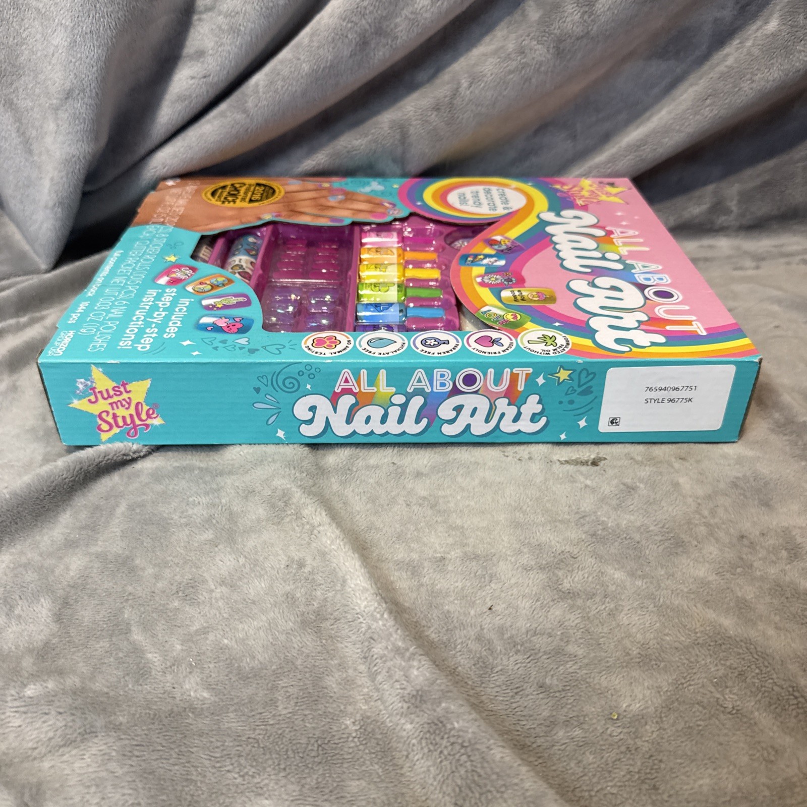 All-in-One Nail Art Set: 2 Adhesive Nails, 6 Polishes & Trendy Decals for Style