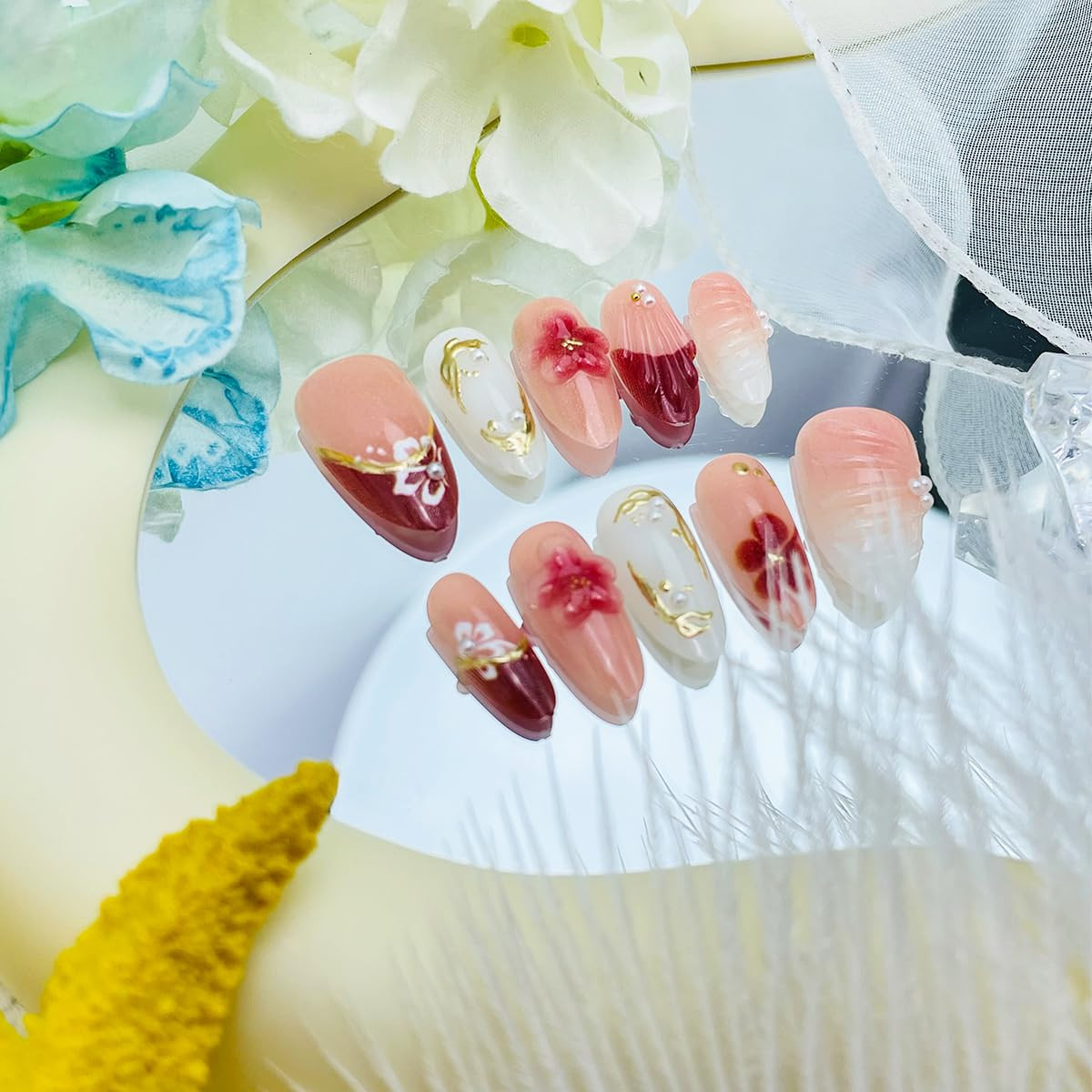 30Pcs Cute Flower Press on Nails Short Almond Fake Nails with 3D Shell Floral &