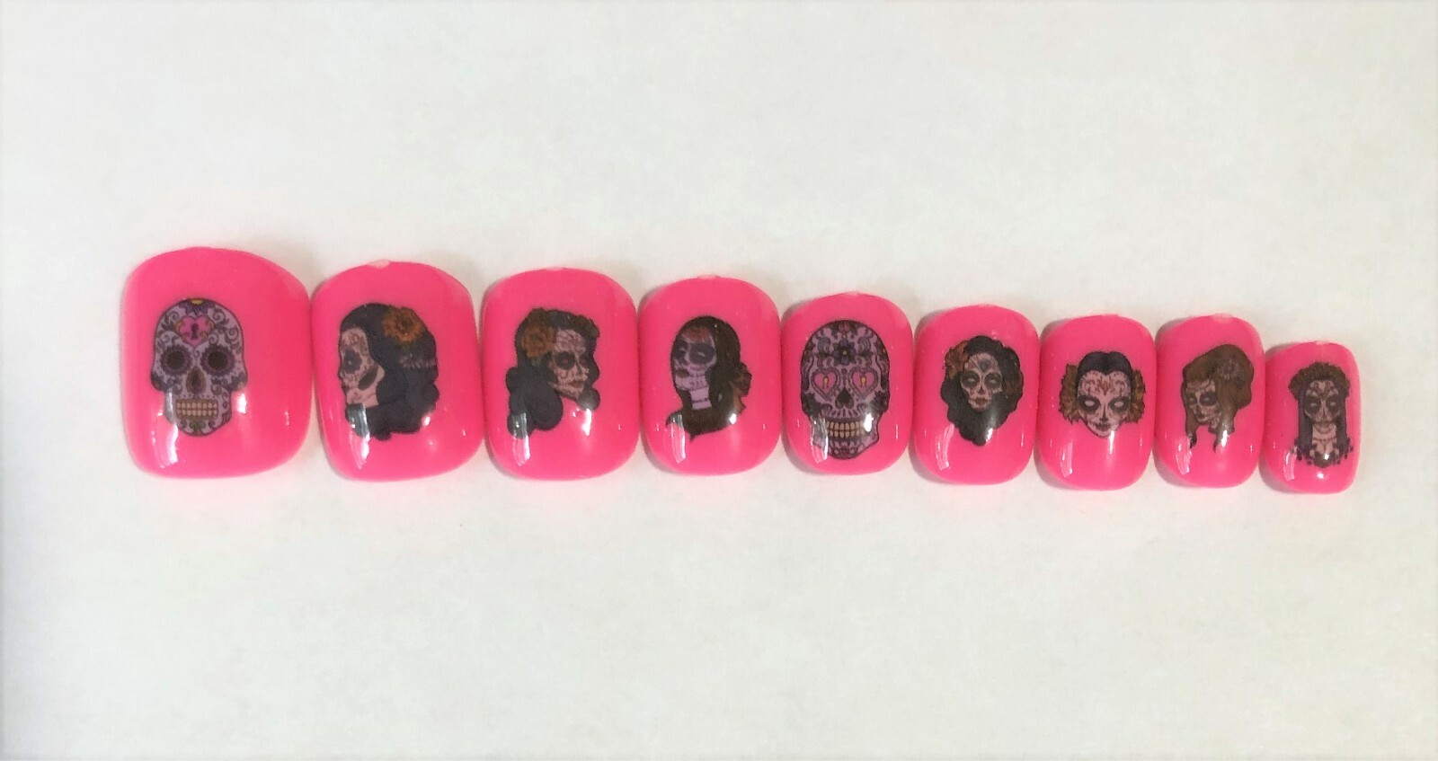 Halloween Nails, Bright Pink – (Set of 18 sizes 0-8) Short Square