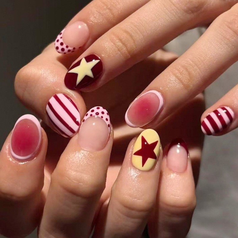 Trendy Polkas Dot Striped Press On Nail With Five Point Stars For Women Party