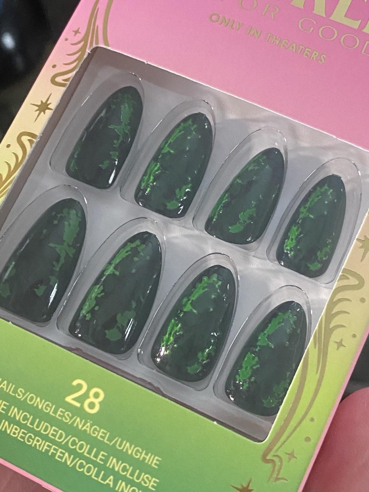 NEW LMTD WICKED MOVIE X KISS NAILS 28 GLUE MED ALMOND DARK GREEN W/LIGHT GREEN